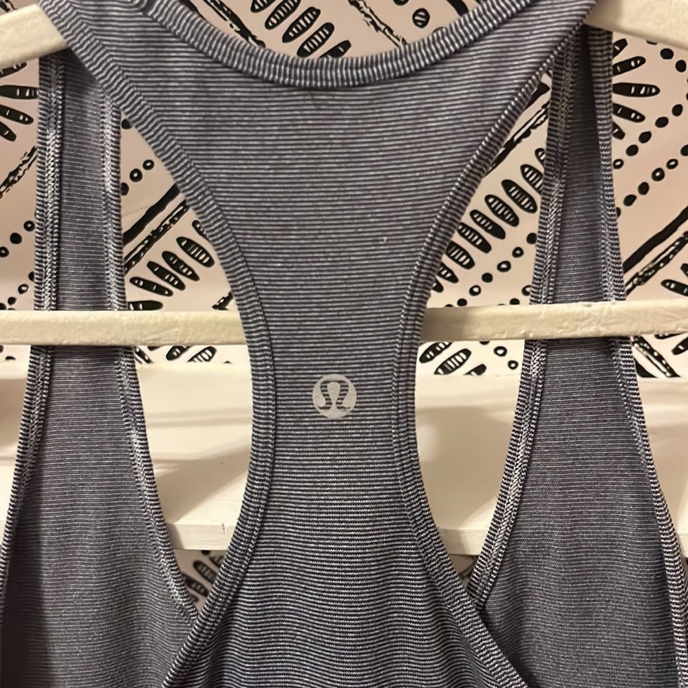 Lululemon size 6 workout tank